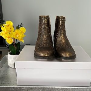 BLACKnGOLD VERY VOLITLE Leather Stud Booties Sz. 7